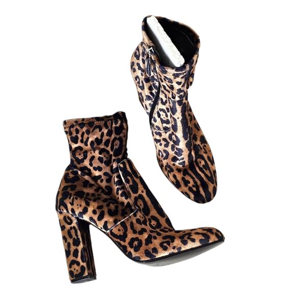 Steve Madden Edit Velvet Booties in Leopard Print Size 8 - Picture 1 of 11